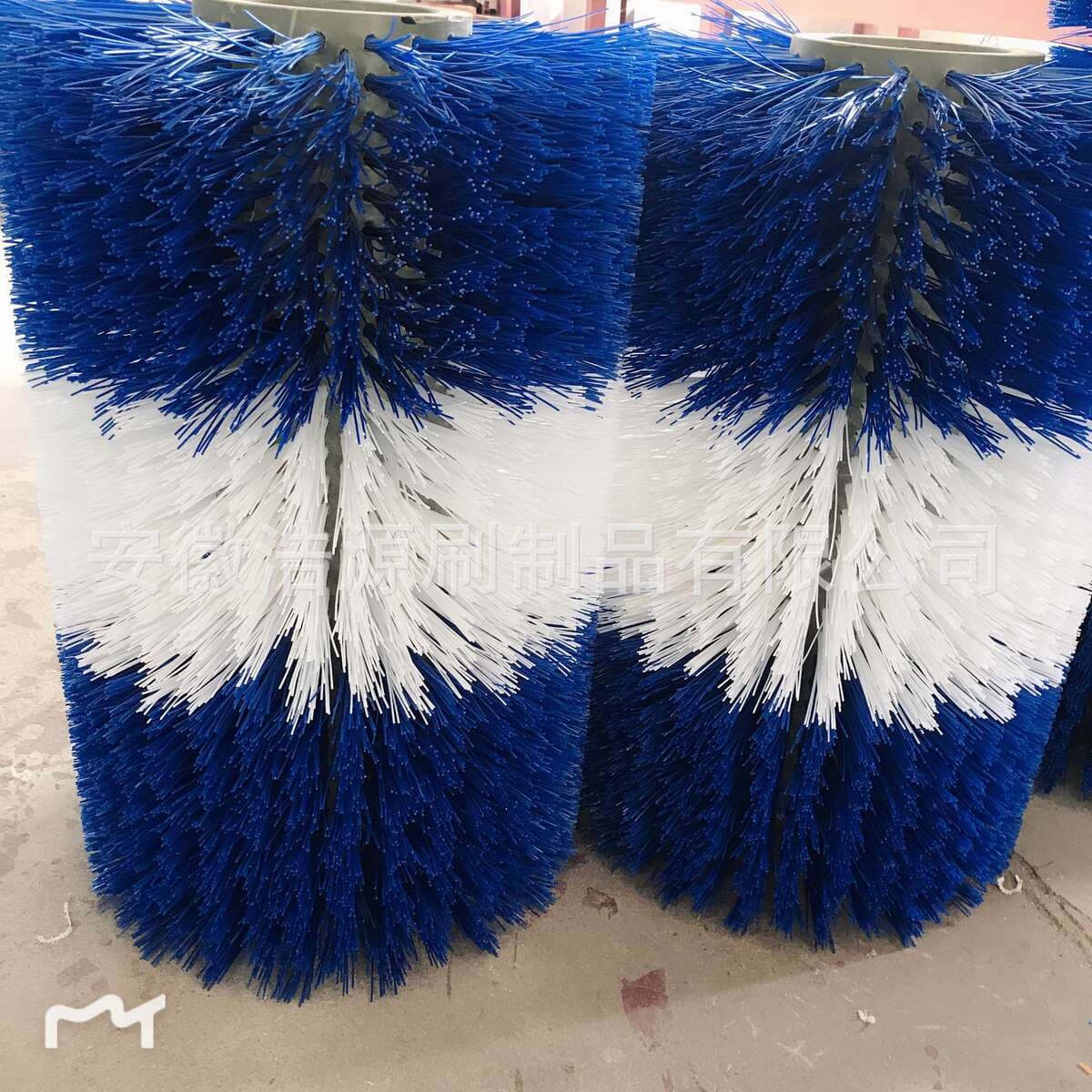 Large 3D Rotating Cow Body Brush, Premium Nylon Hard Bristle Roller Brush for Cow Scratching and Massage, Wholesale 2