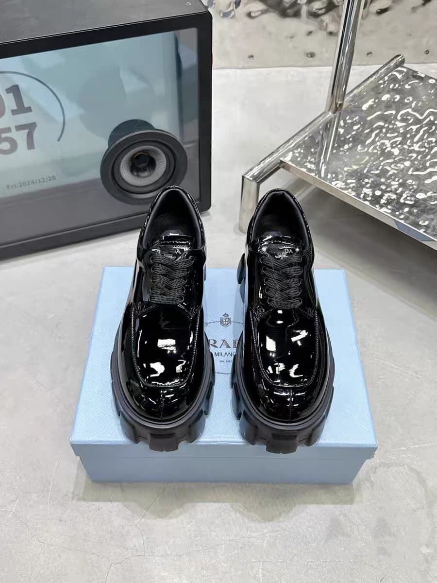 Black patent leather with laces