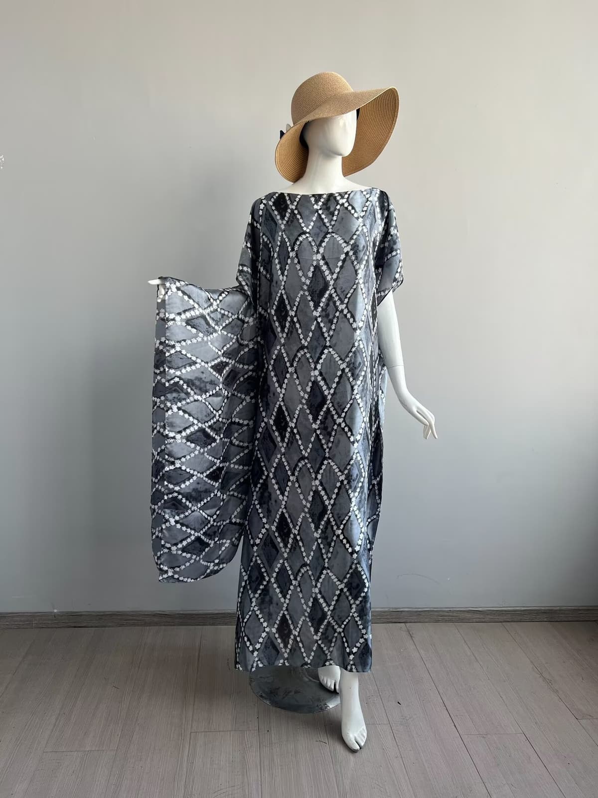 023-sakura check-charcoal gray