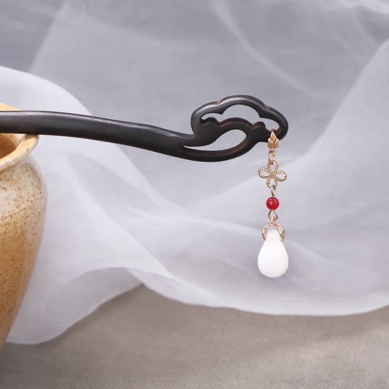 160# Golden White Pendant