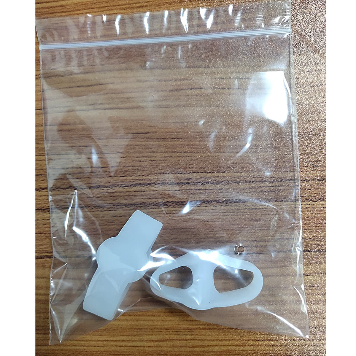 White 8-word toe splitter