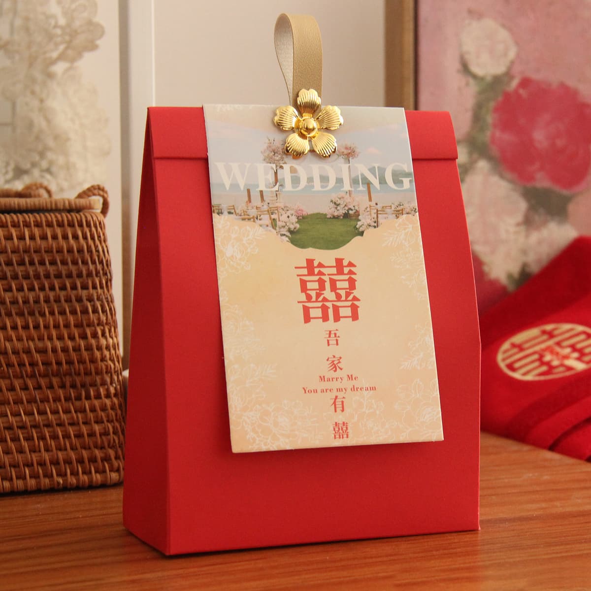 Big red romantic gift box + gold handle + gold flower buckle