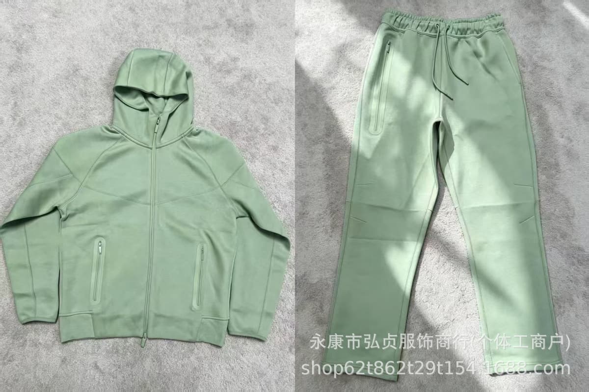 Set. mint green