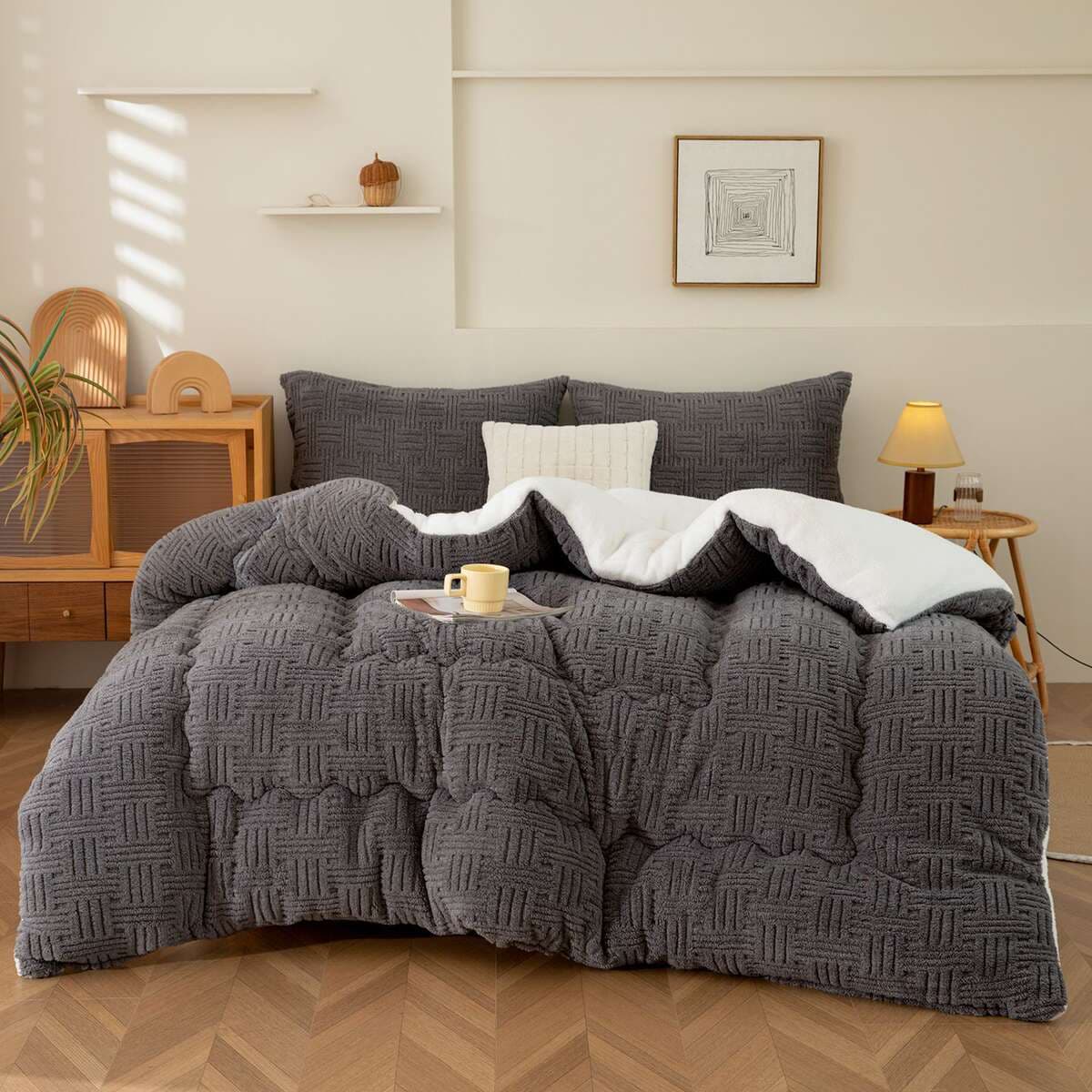 New Style Taffeta Lamb Wool Winter Quilt, Thickened and Warm Milk Velvet Quilt for Student Dormitories, Single and Double Sizes, Cross-Border Hot Seller 1