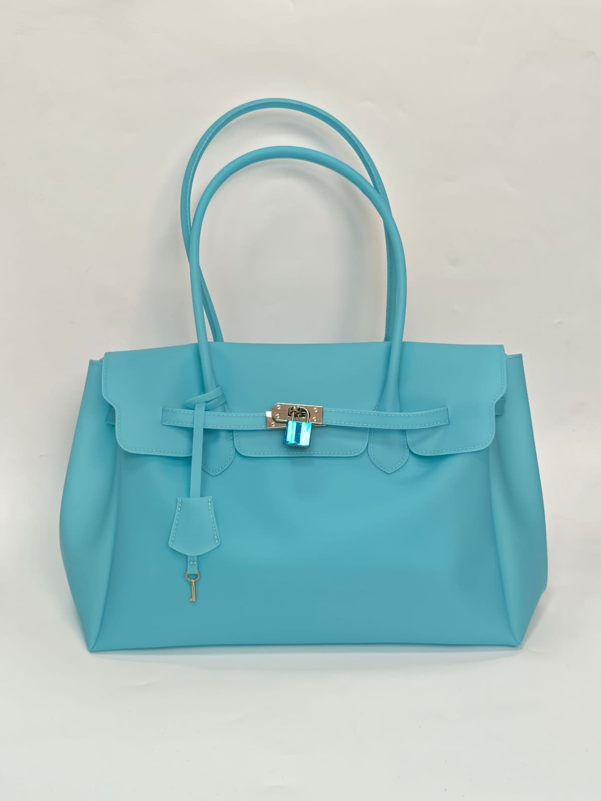Medium lake blue