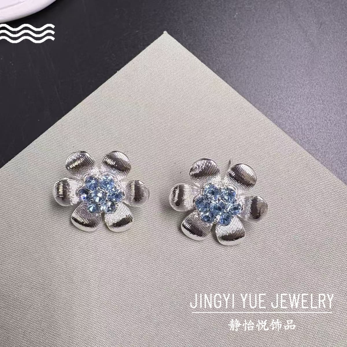 1598 earrings