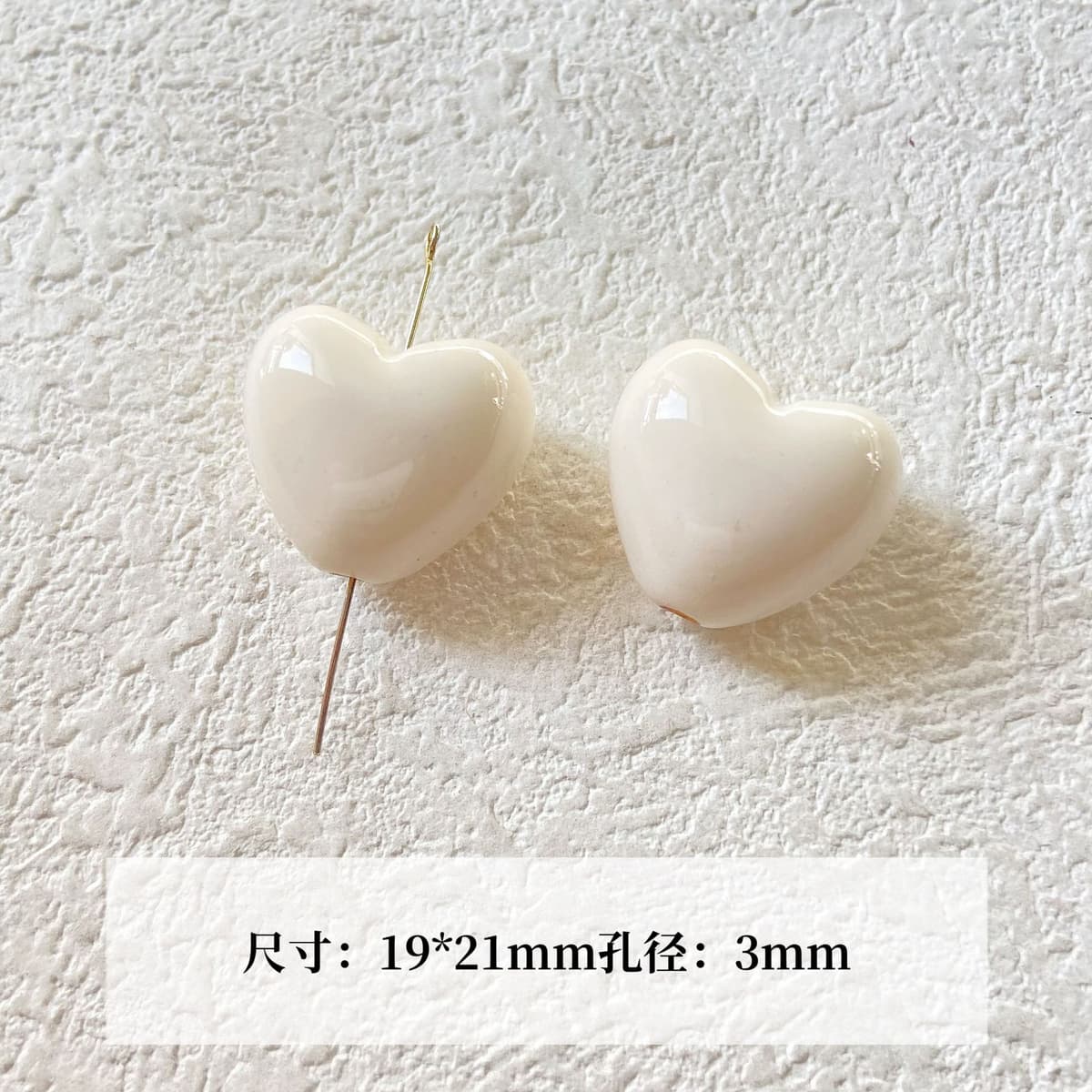 20 pieces of creamy white heart-shaped charms (single)