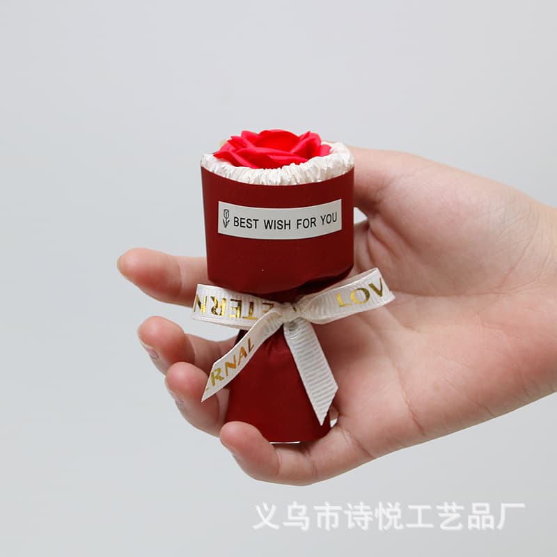 Big red palm heart romantic pocket bouquet