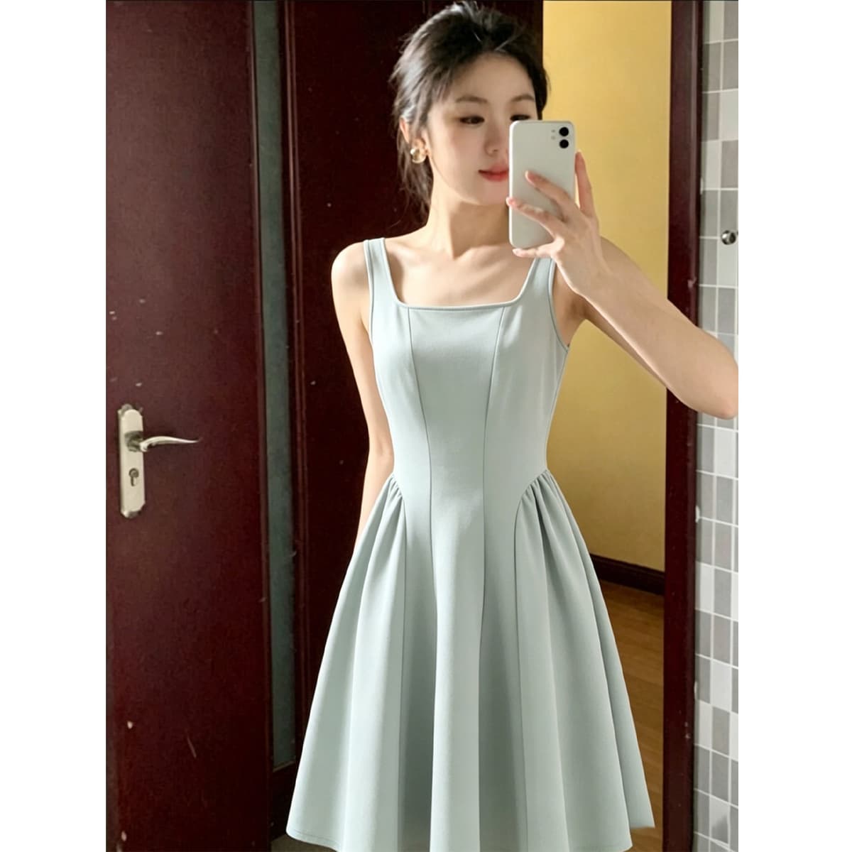 Blue [short suspender skirt]