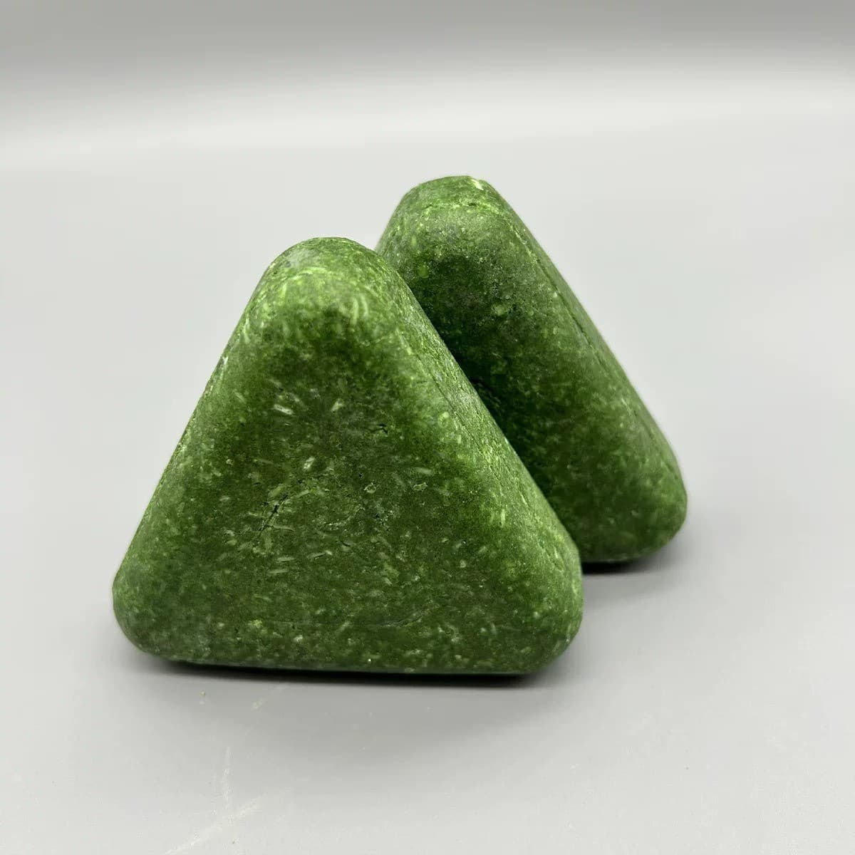 Platycladus orientalis leaf and usman grass shampoo soap [sample]