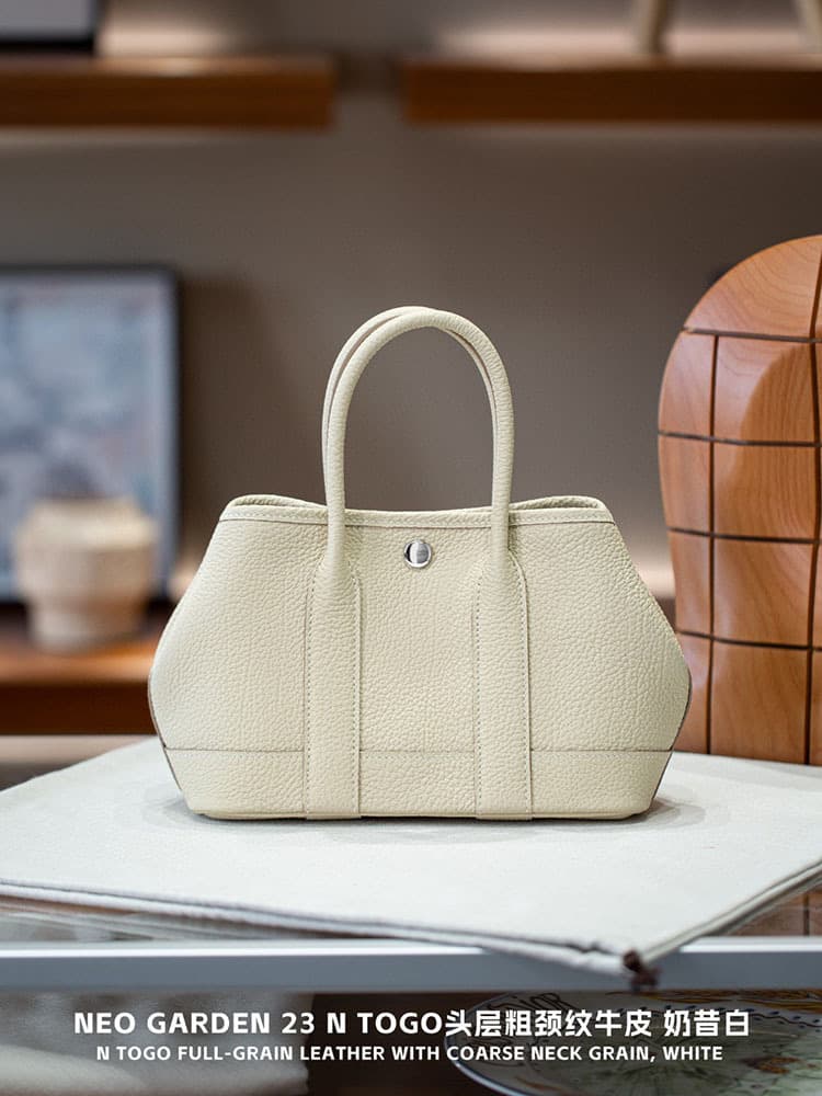 Milkshake white (without gift box and long shoulder strap)