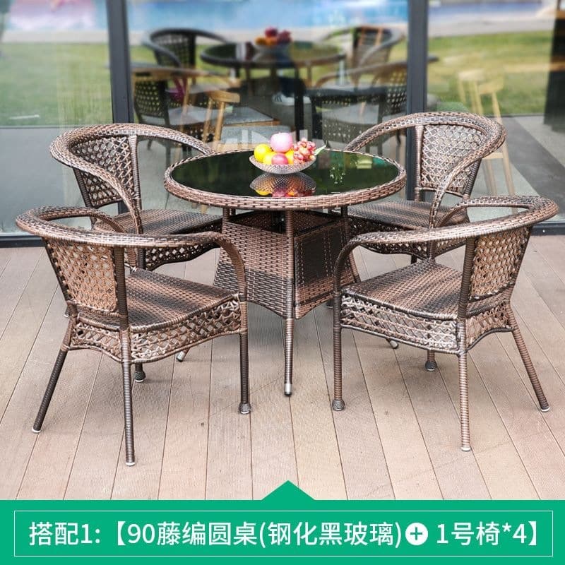 90 round table + 4 chairs (with cushions included)