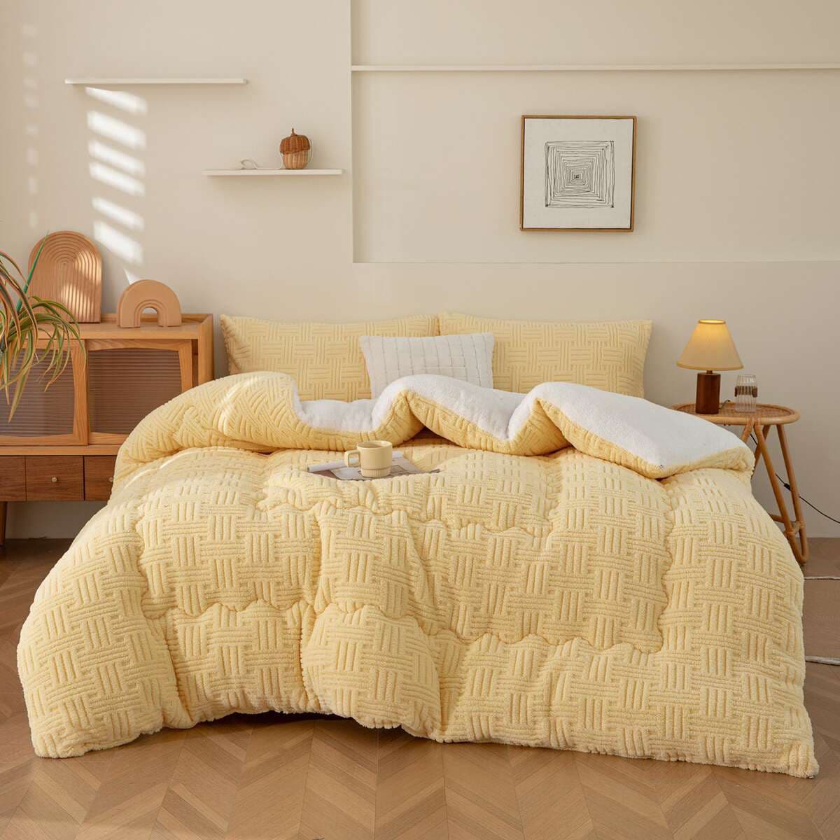 New Style Taffeta Lamb Wool Winter Quilt, Thickened and Warm Milk Velvet Quilt for Student Dormitories, Single and Double Sizes, Cross-Border Hot Seller 3
