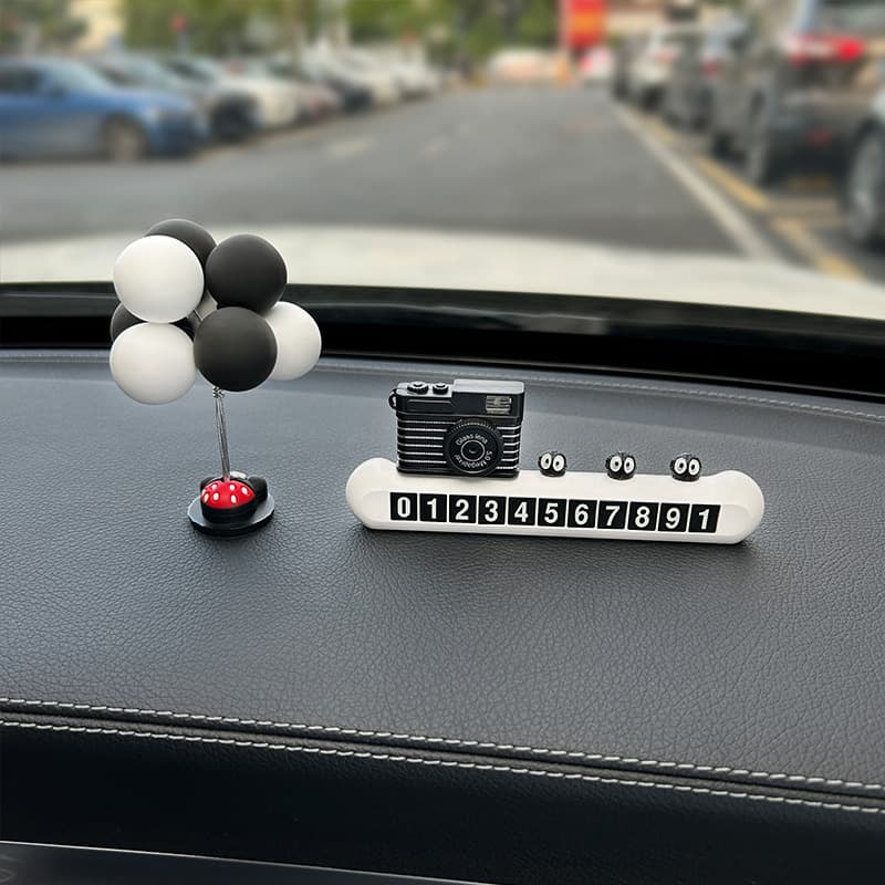 Tuituo number set of four [white] card camera + 3 small briquettes + gray and white balloons