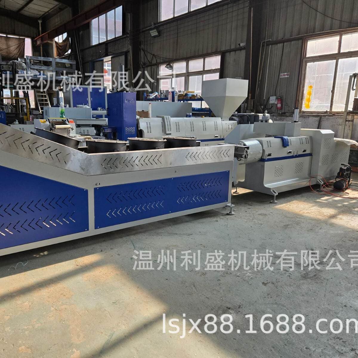 The Manufacturer Supplies Air-Cooled Extrusion Granulators for Recycling and Converting Waste Material into Pearlescent Film and Pp Material, Which Can Be Recycled Without Water and Can Be Exported 2
