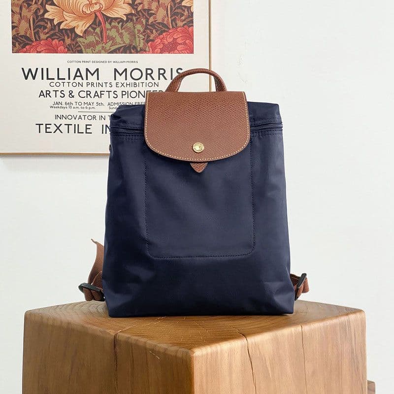 Classic navy blue shoulders