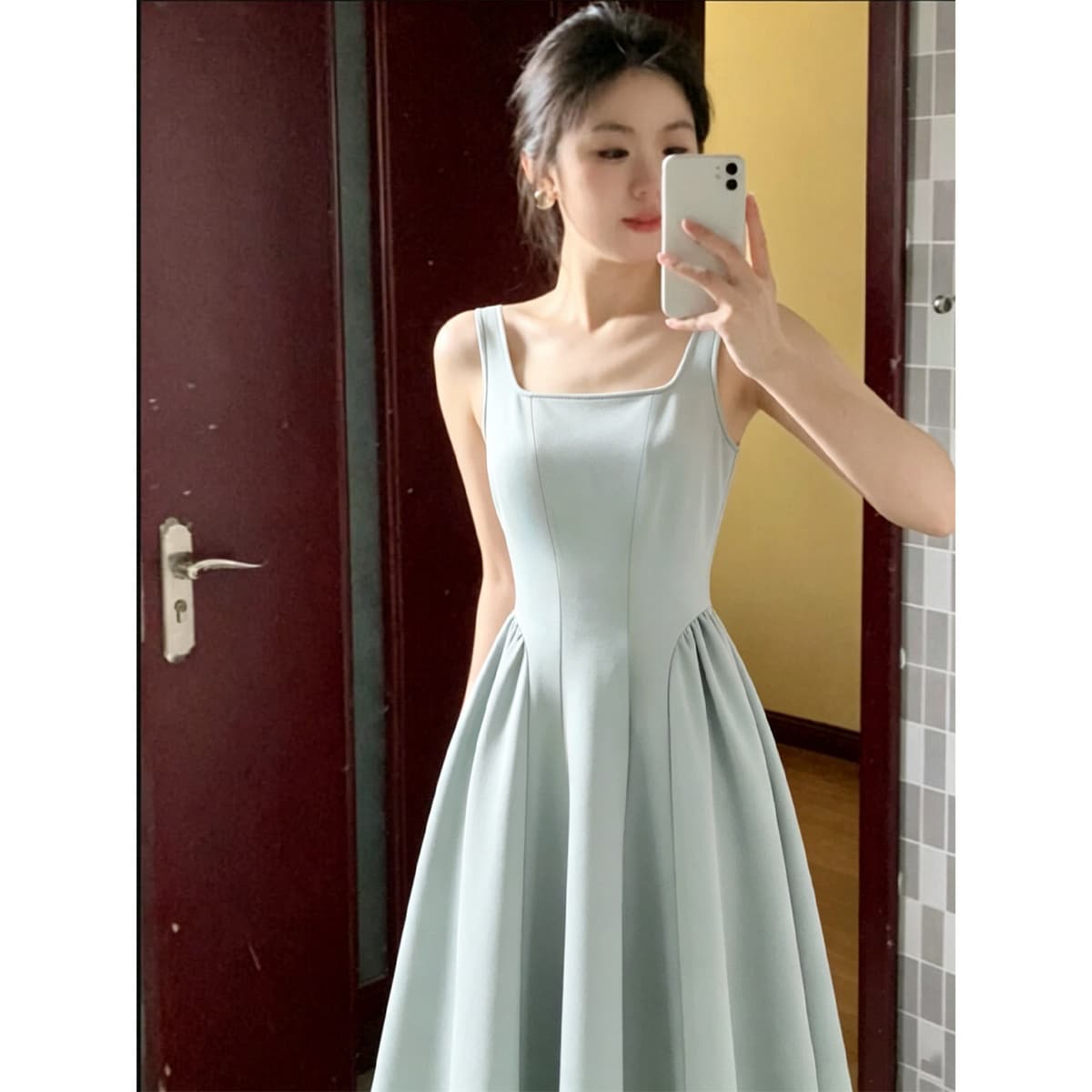 Blue [long suspender skirt]
