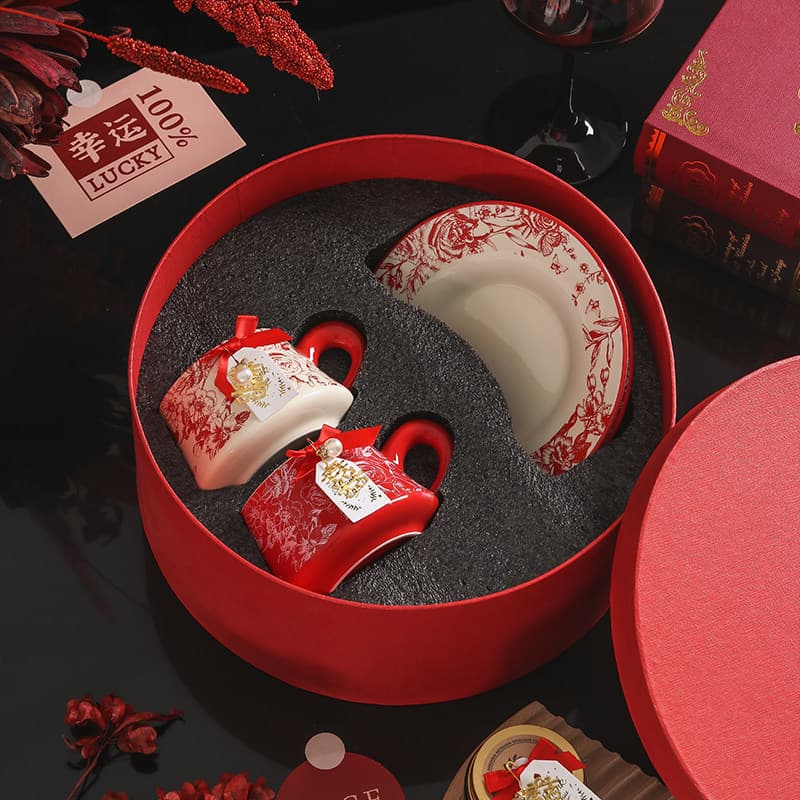 Matching cups - red + white festive rose cup and saucer set [red round gift box]