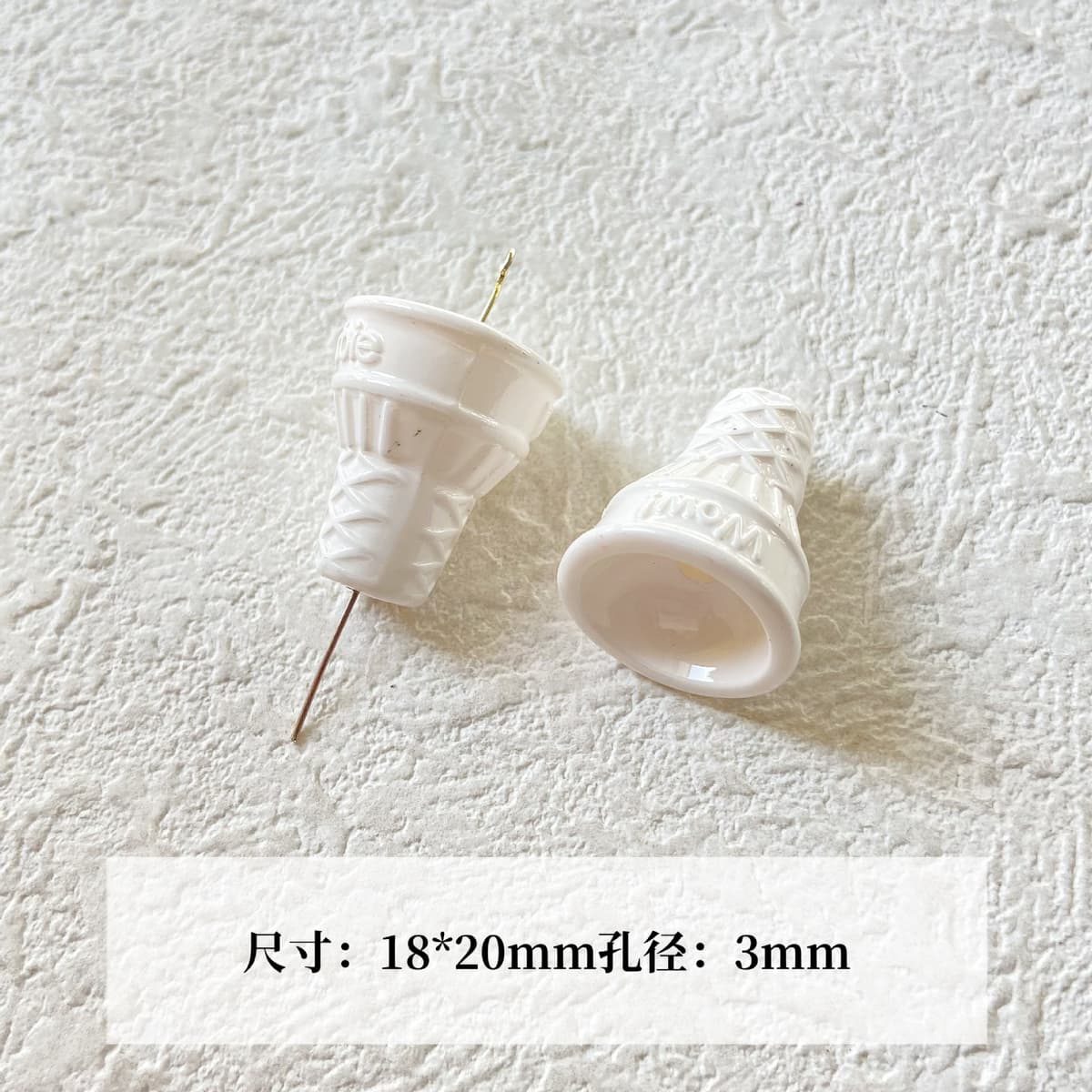 Style 02 white cone (1 piece)
