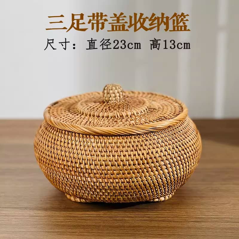 Three-legged storage basket with lid 23x13