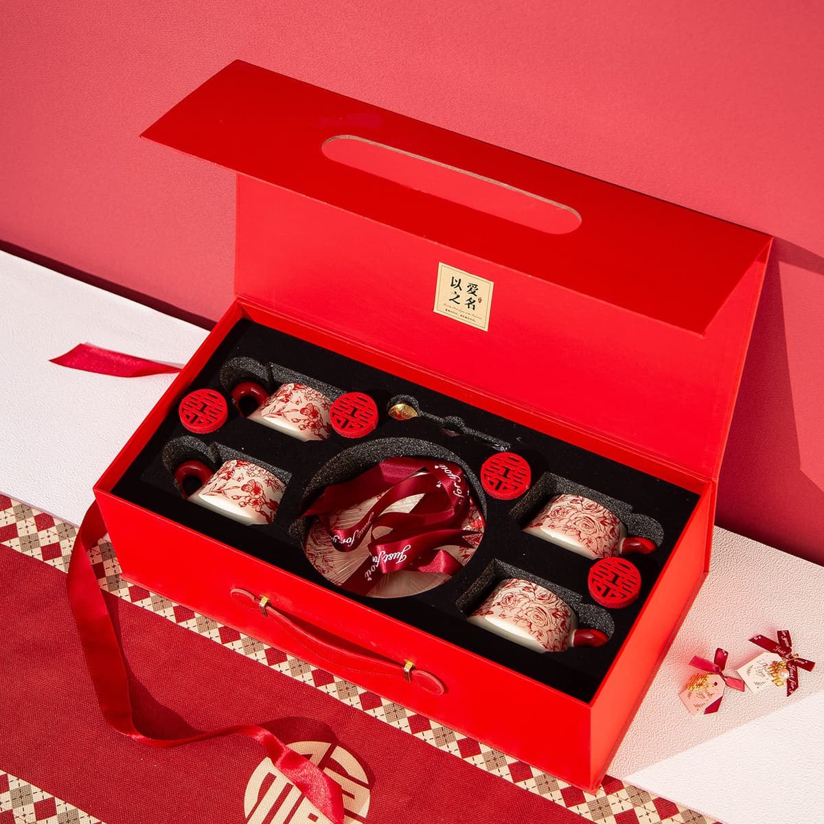 Festive rose coffee cup and saucer [4 cups, 4 saucers, 4 spoons, exquisite red gift box]