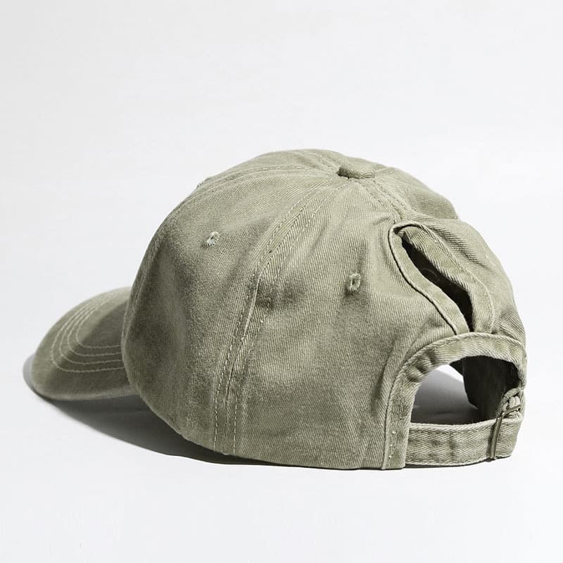 Washed ponytail cap/khakis