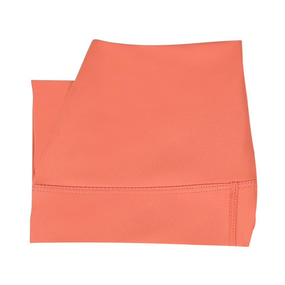 Warm red nine-point pants with no awkward lines