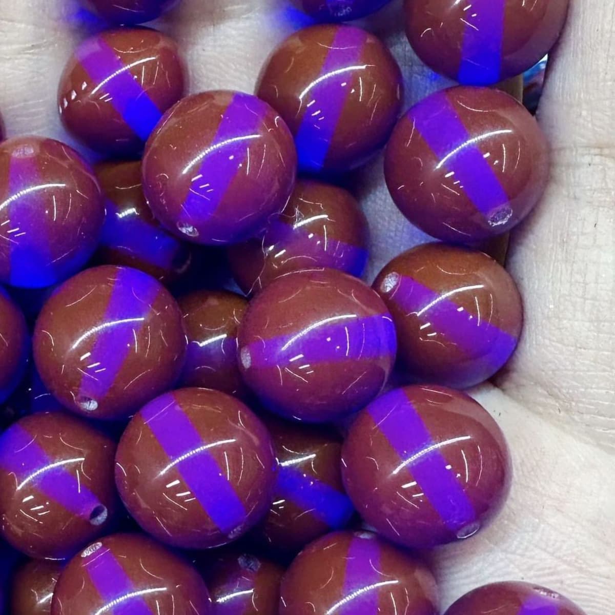 2 gilt oil painting beads resin round beads