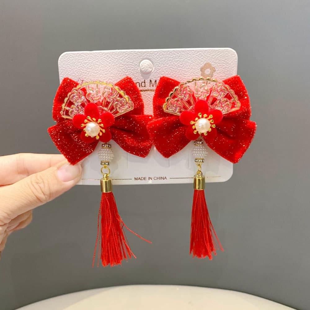 Flower fan tassel clip