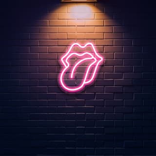 Lips sticking out tongue 27*23cm
