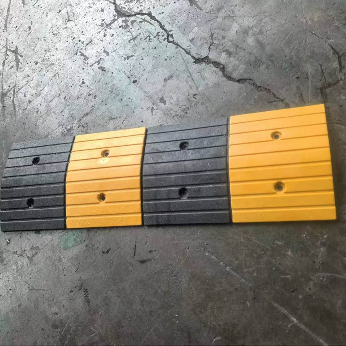 Rubber Speed Bumps, Cast Steel Thickened Traffic Facilities, Cast Iron Speed Limit Reduction Bumpers, Speed Humps 3