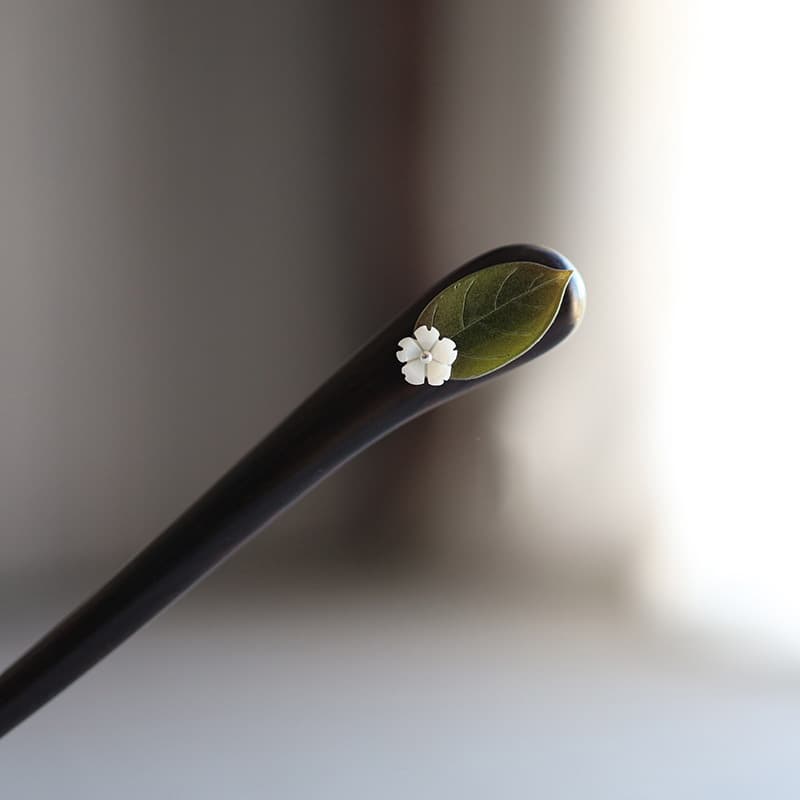 C02 green leaf sakura wooden hairpin [natural ebony]