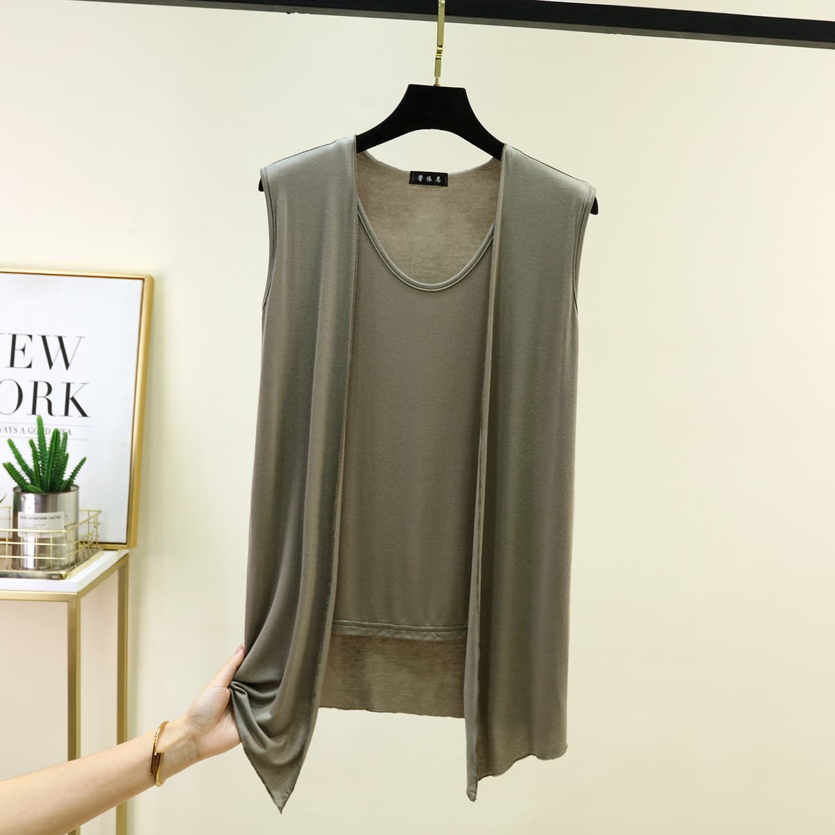 Gray green