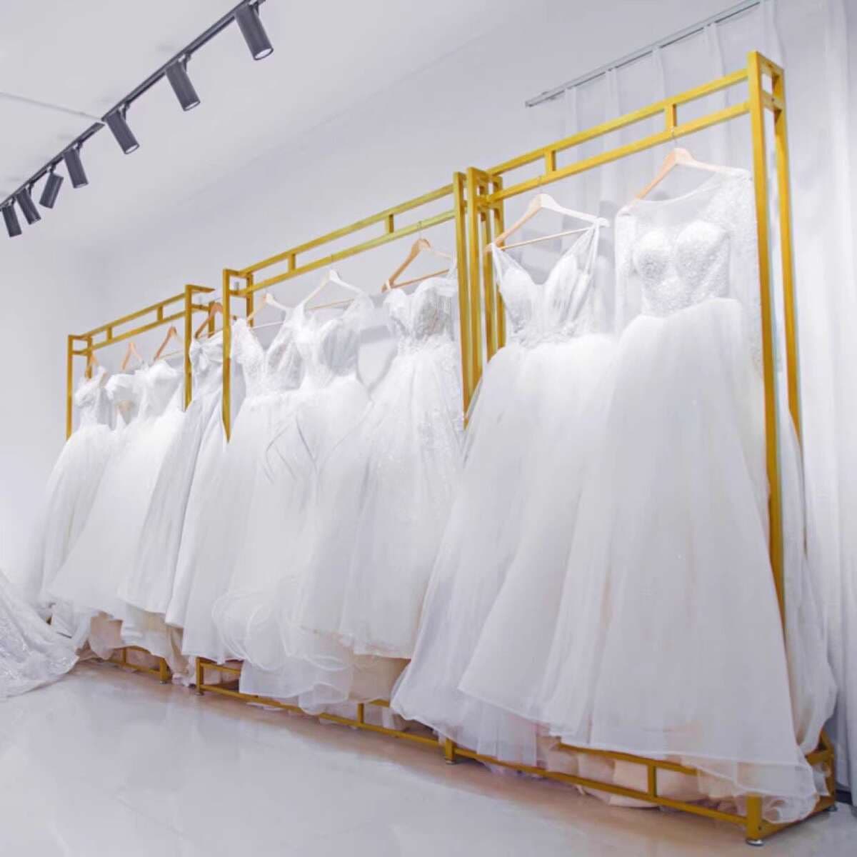 Model Display Stand, High-End Wedding Dress Store Floor-Standing Photo Studio Display Rack, Cheongsam Dress, Gold Xiuhe Dress Hanging Rack 3