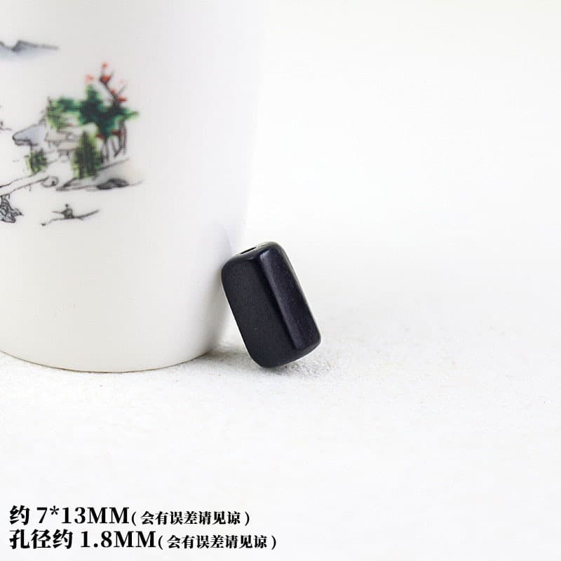 One rectangular bead