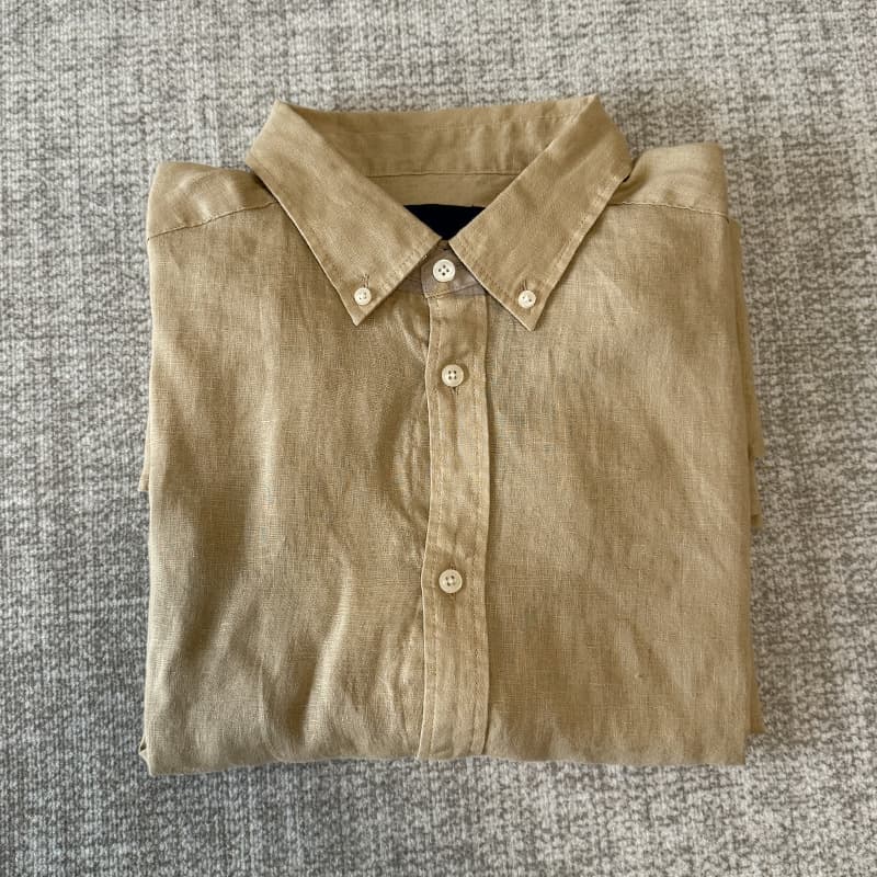 Khaki-dark blue label