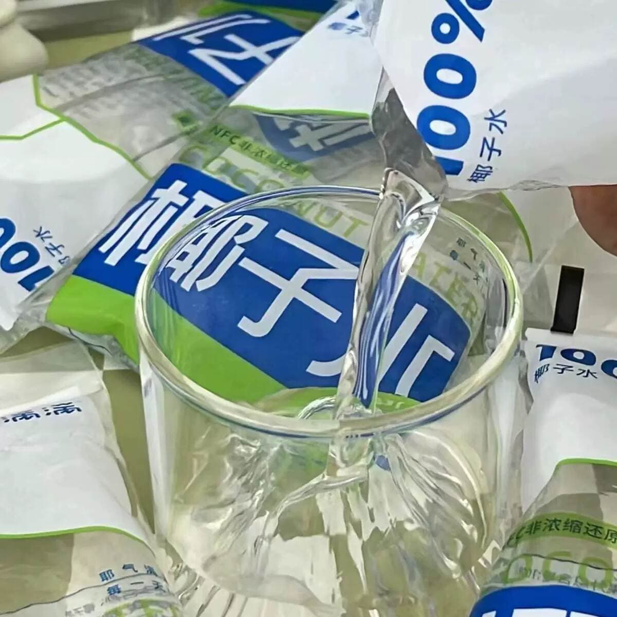 Zhen's coconut non-concentrated bags of natural electrolyte water fresh coconut green water NFC coconut water 180ml * 12 postage 3