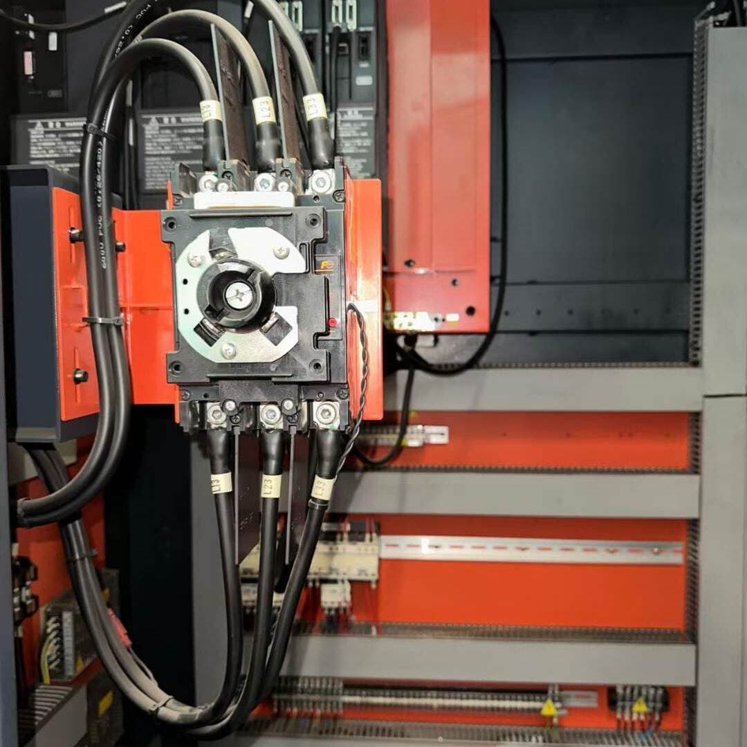Transfer of Second-Hand Xiehong Cnc-2060 Cnc Milling Machine Main Motor Power 18.5 Three-Axis Hard Rail 5