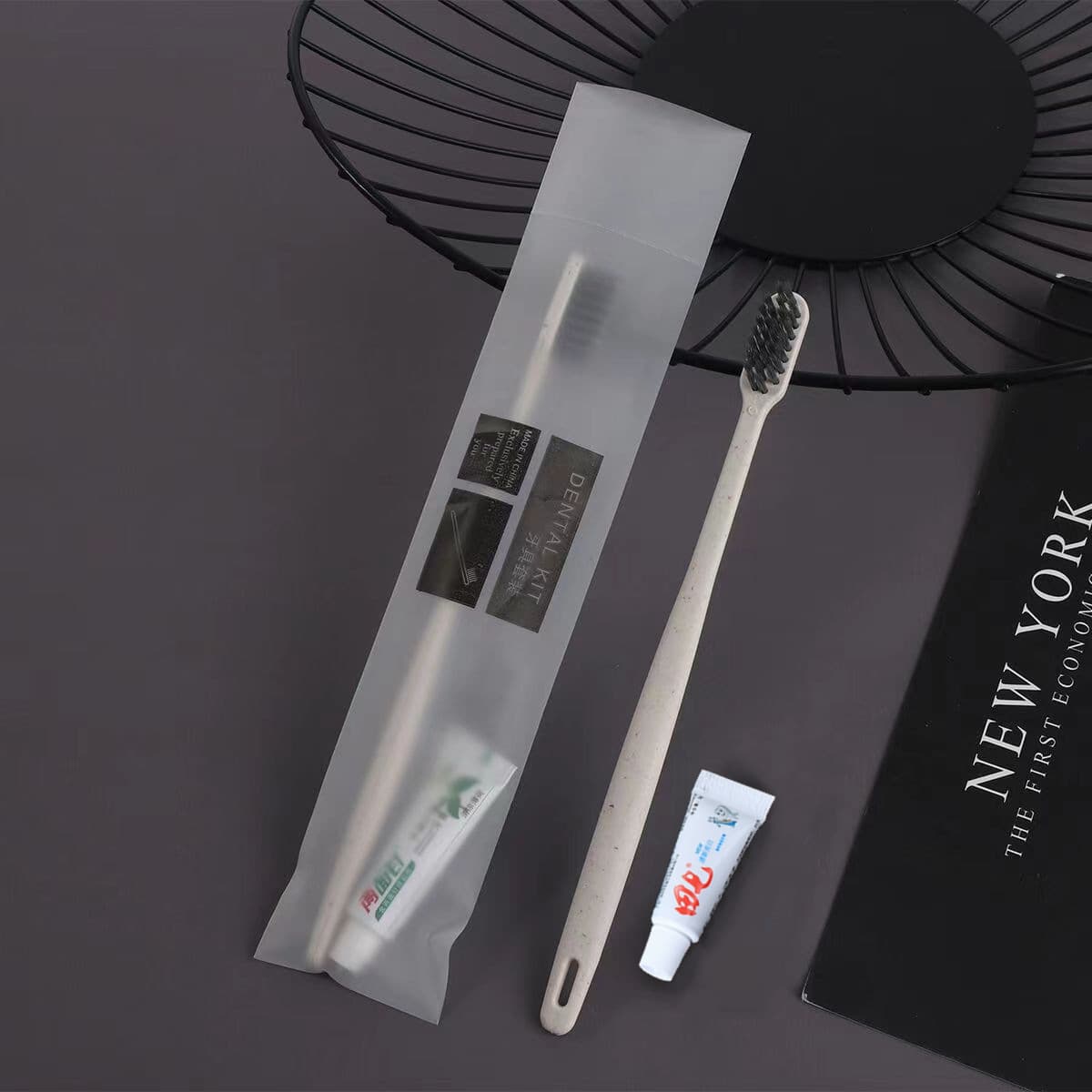 [Soft film] Square hole straw + Tianqi toothpaste