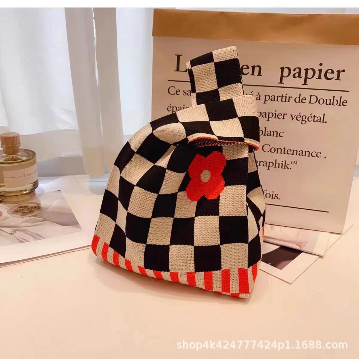 Checkered flower-red