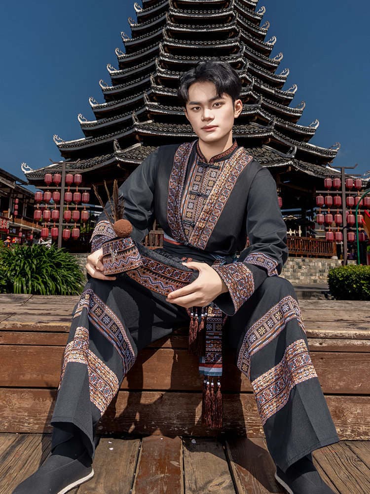 New Collection of Traditional Clothing for Adults from the Yao Ethnic Minority in Guangxi, Suitable for Performances and Traditional Travel Photography 4