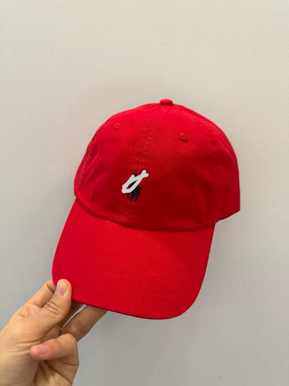 Red black label