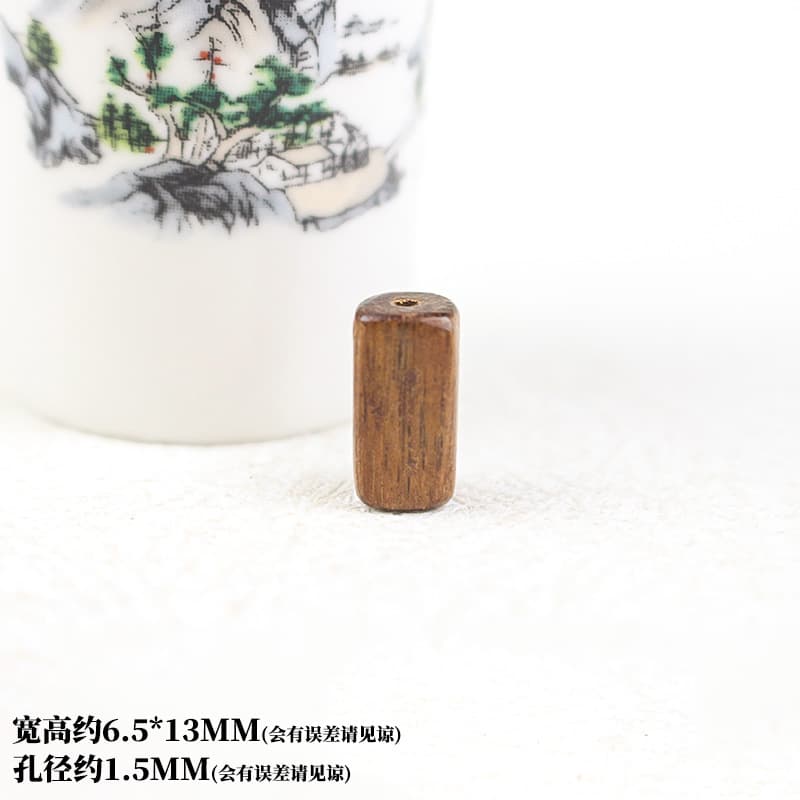 One rectangular bead