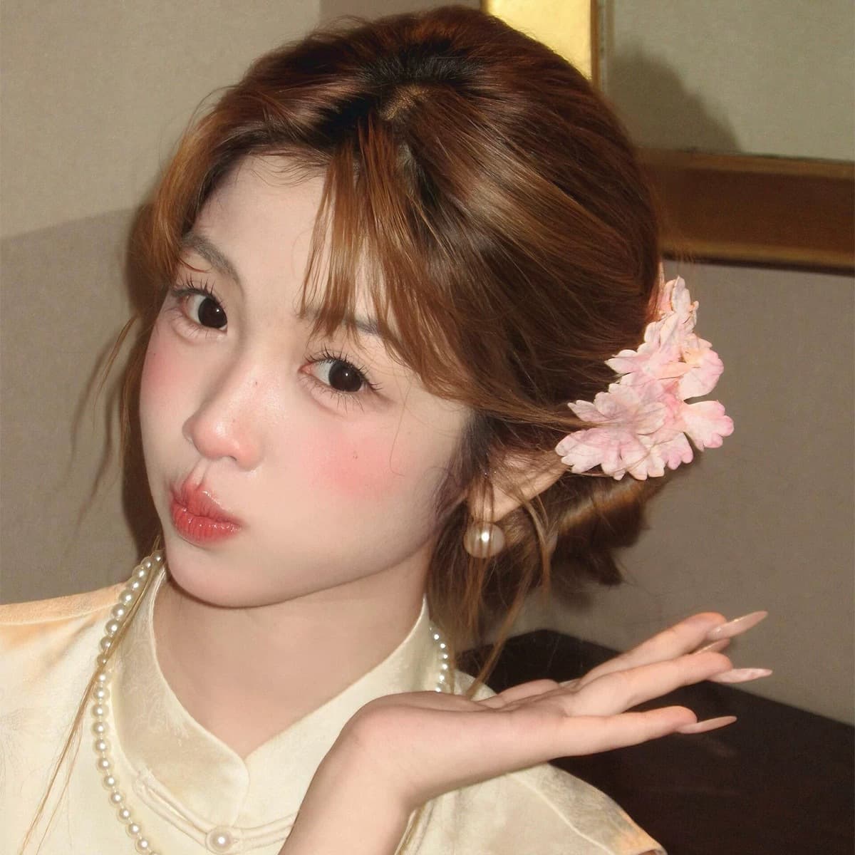 Single pink flower hair clip