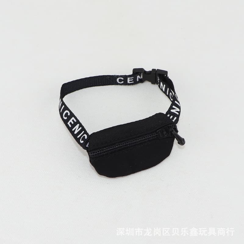 D136 black crossbody bag