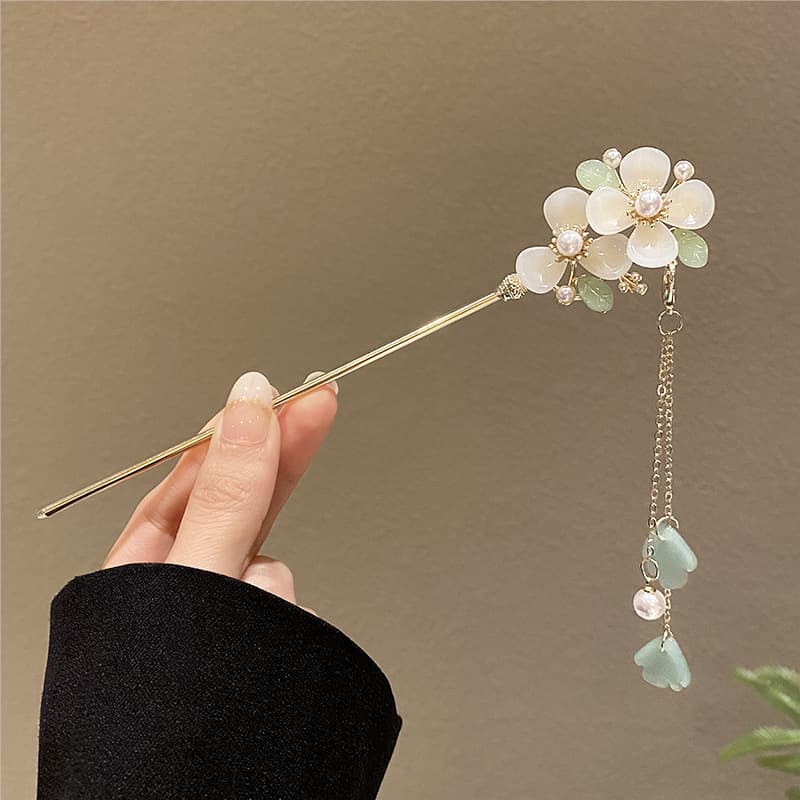 Ancient style pear flower tassel