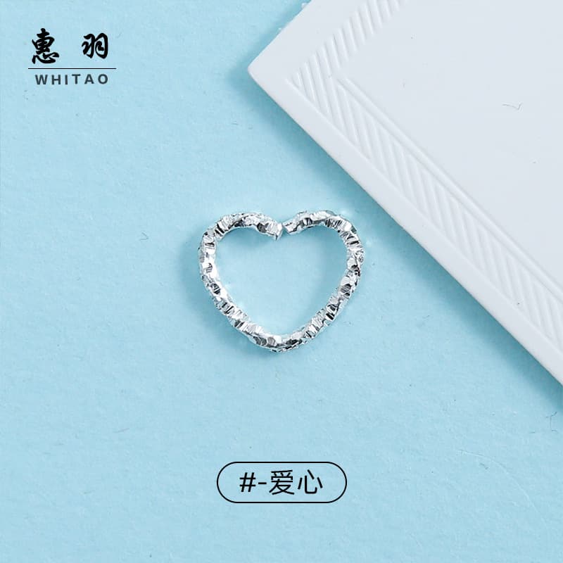 [silver] love embossed wreath