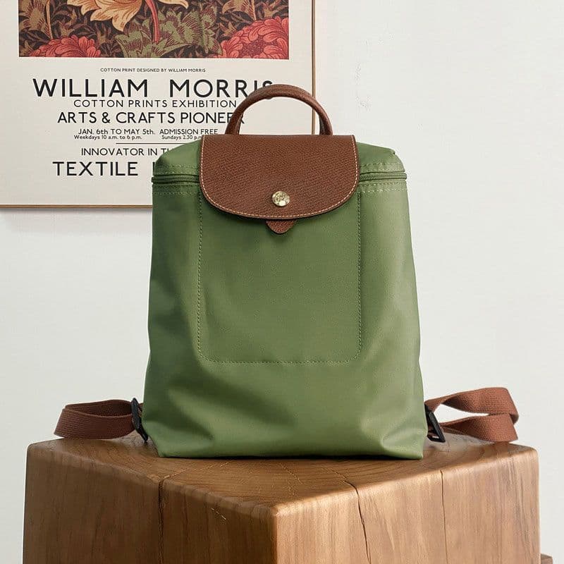 Classic moss green shoulders