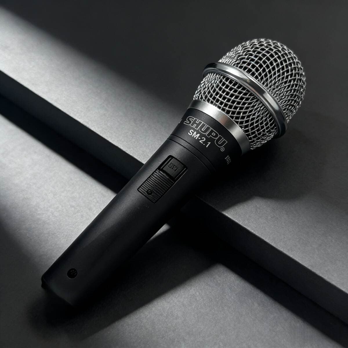 Sm2.1 Wired Microphone Anti-Howling All-Metal Dynamic Microphone for Home Karaoke Stage Conference Hosting Microphone Wholesale 2