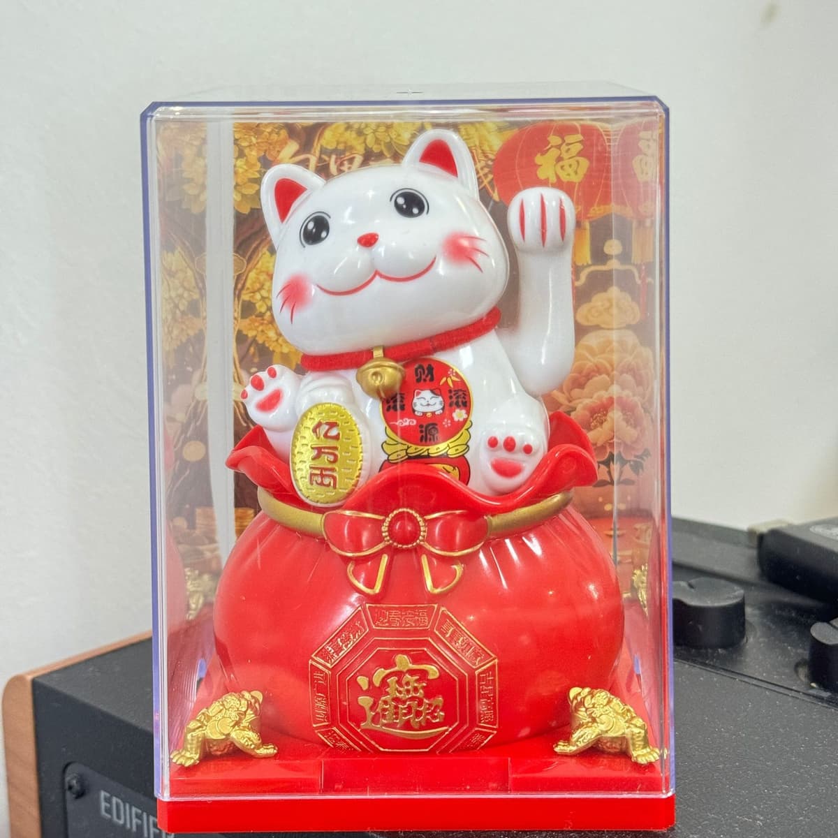 Large money bag lucky cat with open eyes [red money bag]